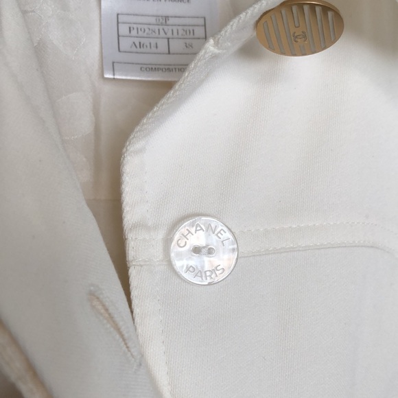 Vintage Chanel Classic White Jacket - Picture 8 of 16